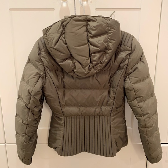 Prada puffer jacket size 40. Like new - Picture 2 of 5